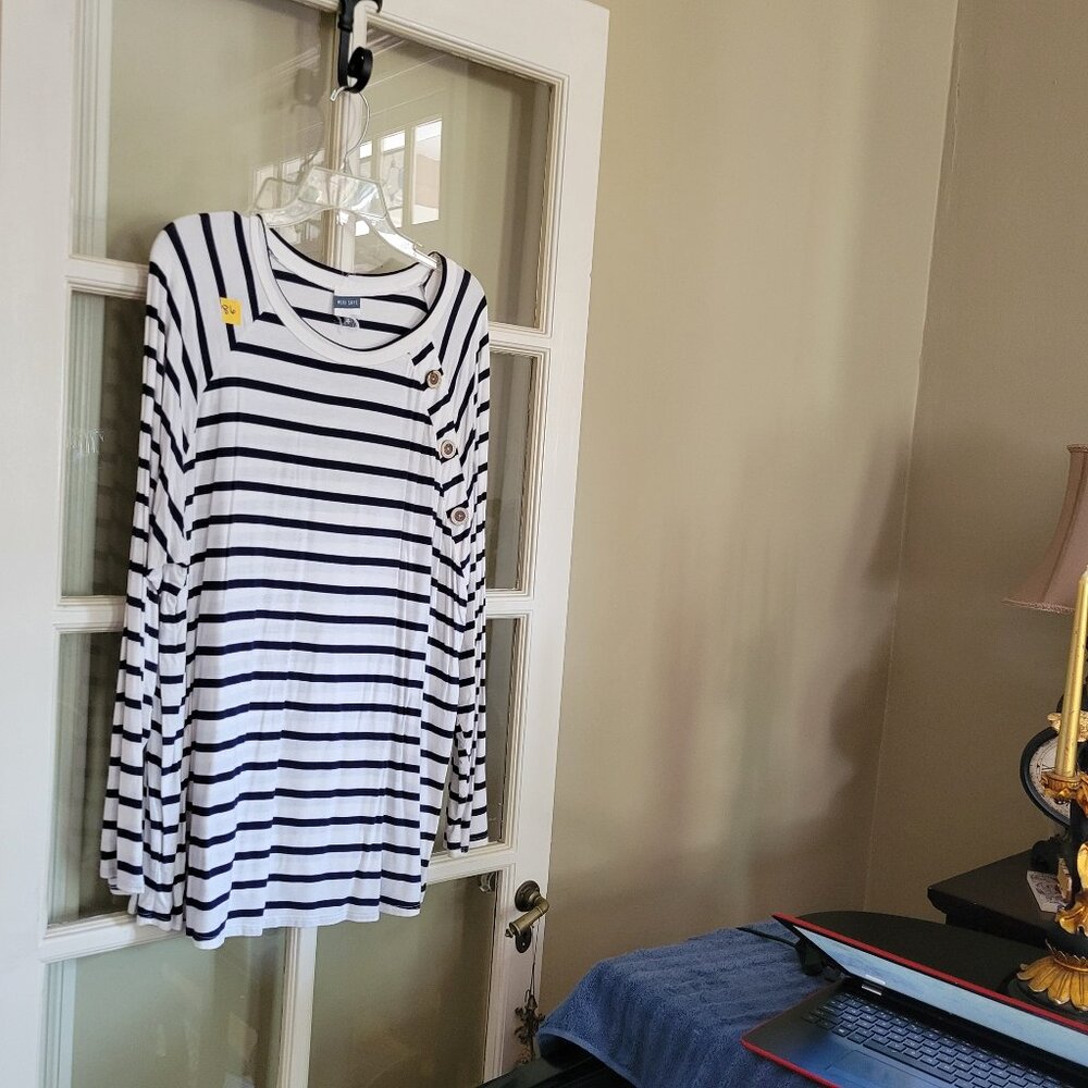 Long sleeves, white with horizontal blue stripes